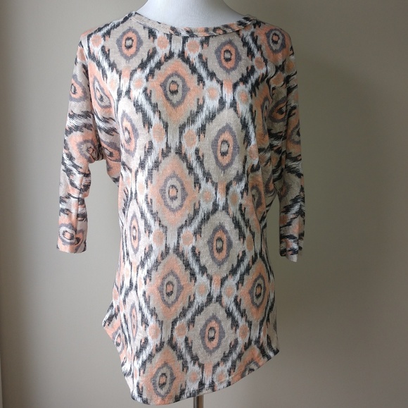 $10 w Bundle - Geometric Tunic - Picture 3 of 8